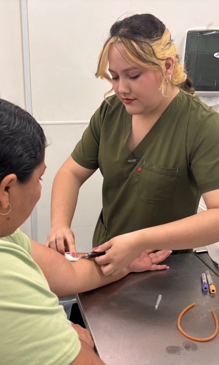 DIF Sinaloa brinda atención gratuita con la Unidad de Salud para la Mujer en Juan José Ríos.
